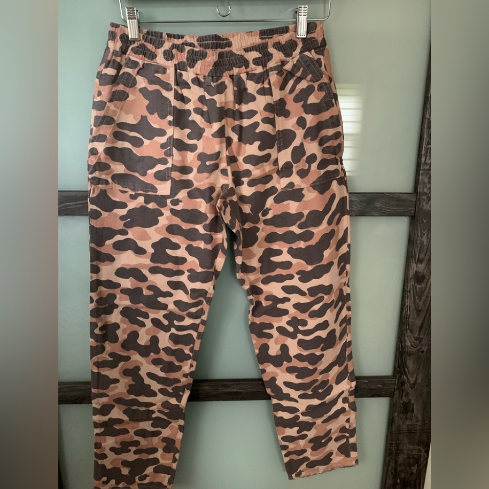 🎆SOLD 🎆MONROW spice  animal camo fray pocket pants sz small NWT